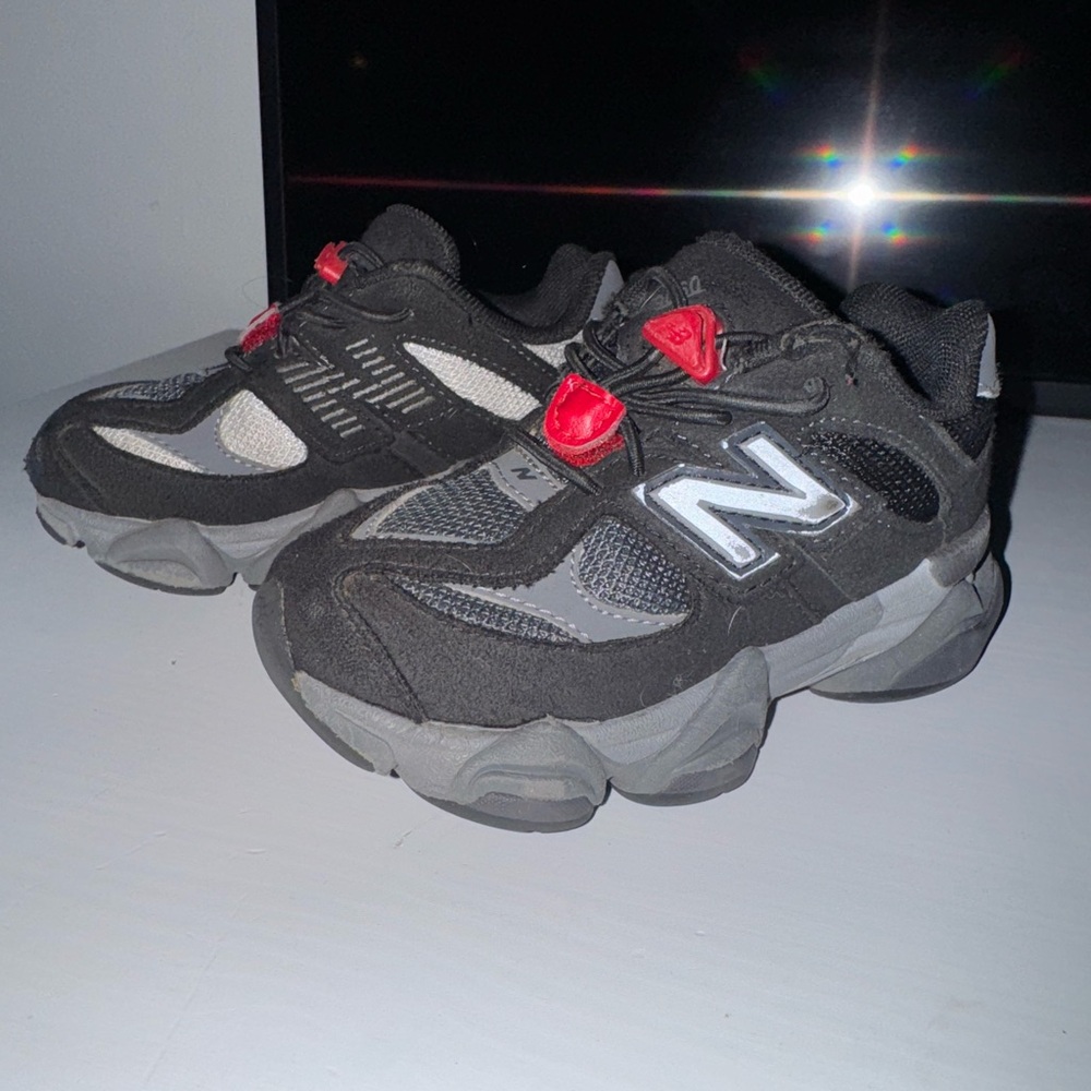 New Balance Kids Black and Gray Sneakers with Red Highlights